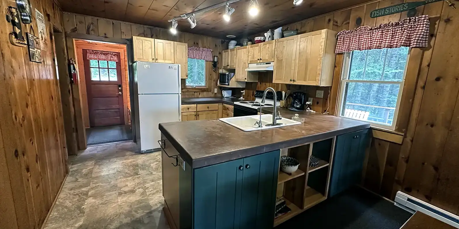 Rockwood--Rockwood Lodge and Outfitters 47 Rockwood--Rockwood Lodge and Outfitters 46