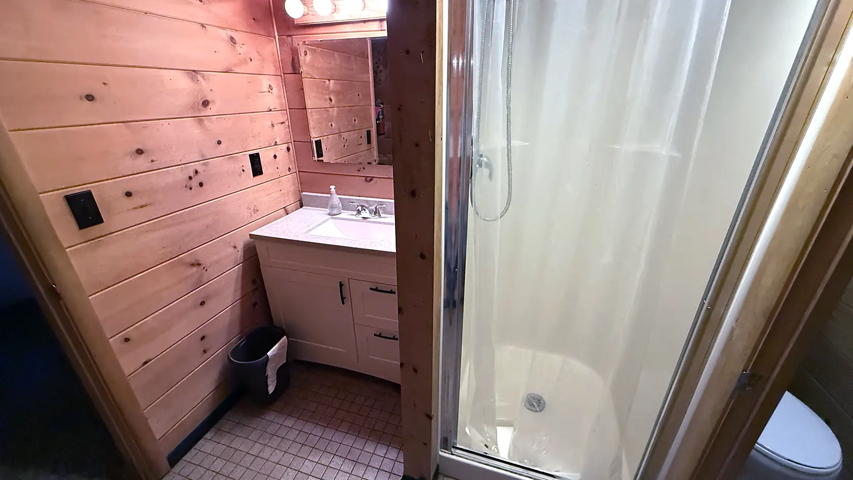 Rockwood--Rockwood Cabin 2 9 Bathroom Cabin 2 rockwood Lodge