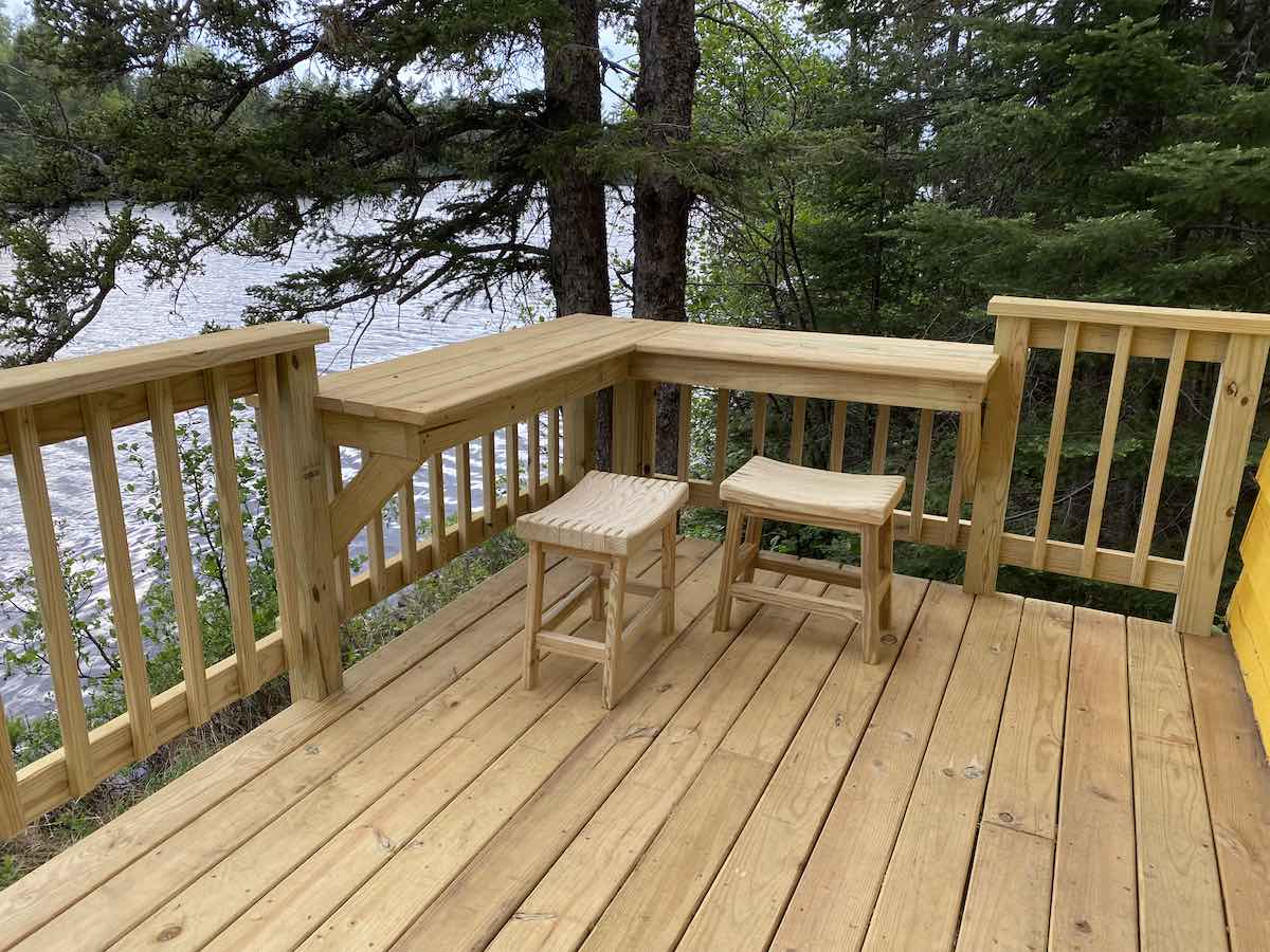 Cabin 9 railing table
